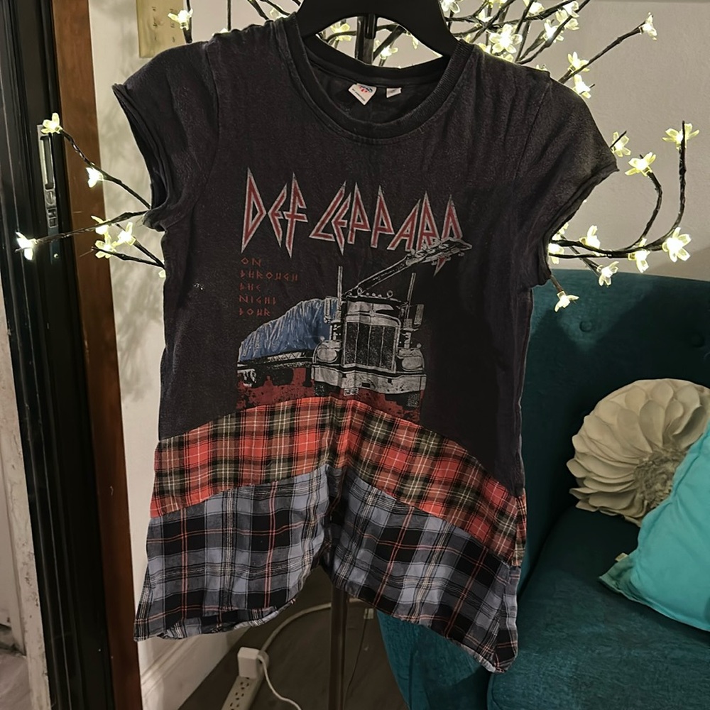 Retro Def Leopard Shirt Marked L More Like Sm Or M
